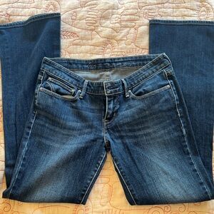 Levis slight curve jeans size 28